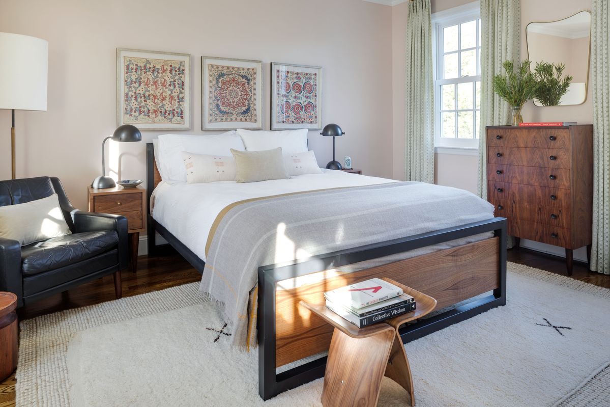 17 Beverly Farms Mid-Century Bedroom photo by Greg Premru 1183