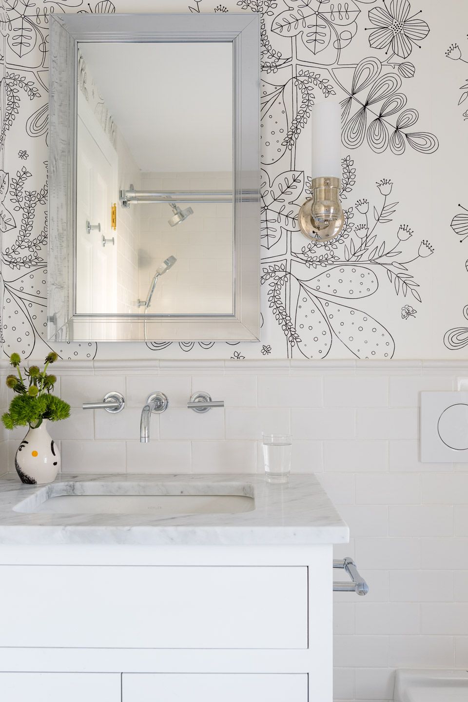 Beverly Farms Black and White Bathroom photo by Greg Premru 1141 Web