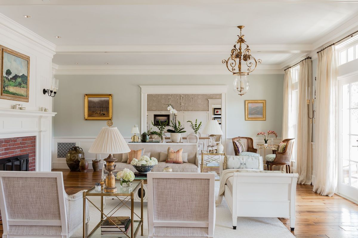 10 Northshore Farmhouse Living Room photo by Michael J. Lee