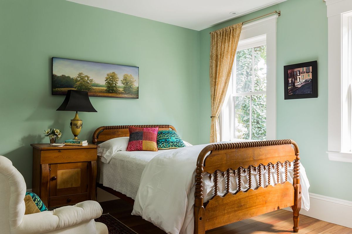 13 Charlestown Townhouse Guest Bedroom photo by Michael J. Lee