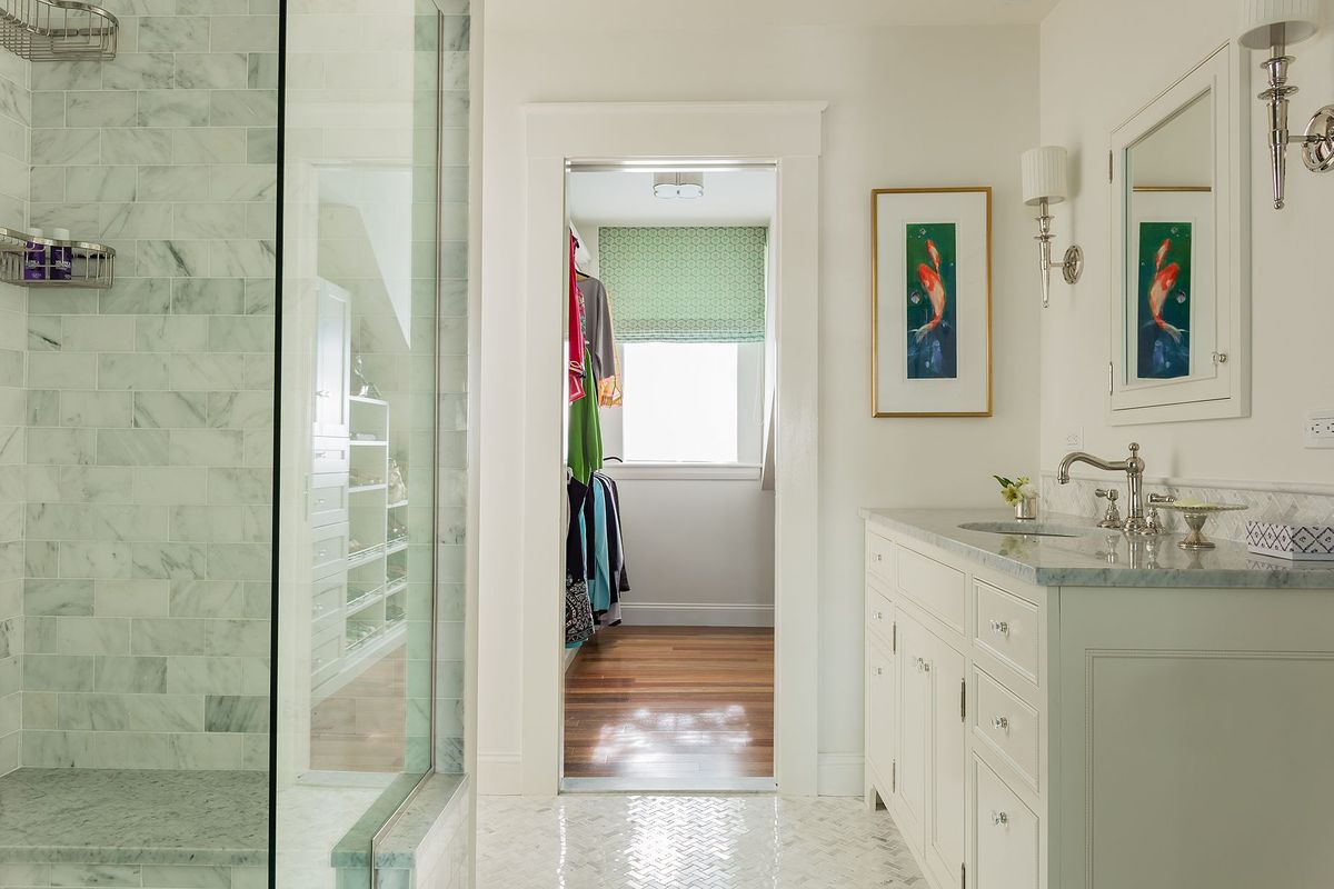 18 Charlestown Townhouse Primary Bathroom photo by Michael J. Lee